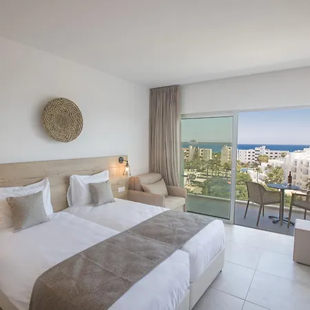 Отель Bohemian Gardens 4*