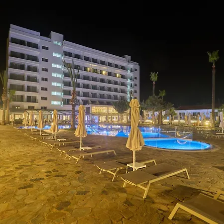 Bohemian Gardens Otel Protaras